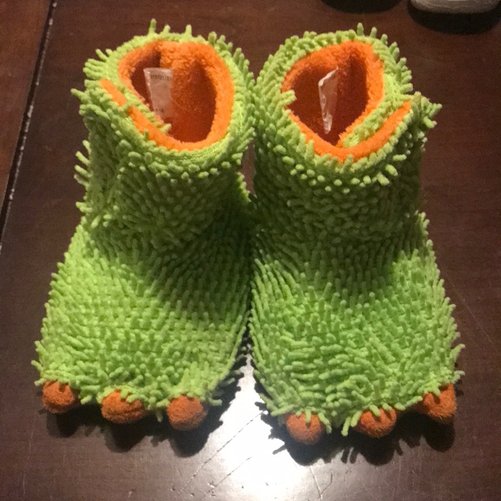 Toddler house shoes size 5-6